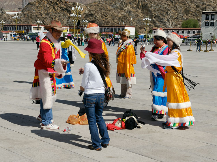 CN070880-Lhasa-Tourists-in-front-of-the-Potala-Palace.jpg