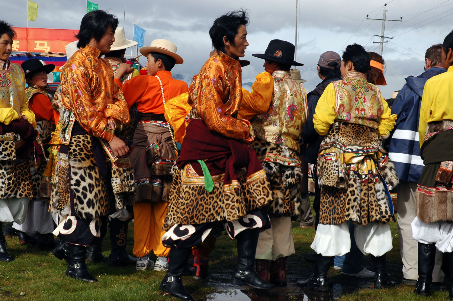 CN050046-Traditional-dress-parade-.jpg