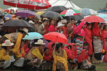 CN050208-Staying-dry.jpg CN050208-Staying-dry.jpg