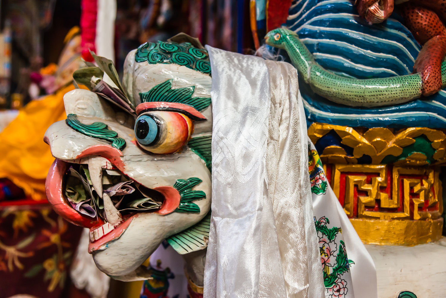 CN151523-Statue-at-the-Ganden-Thubchen-Choekhorling-Monastery-in-litang_v1.jpg