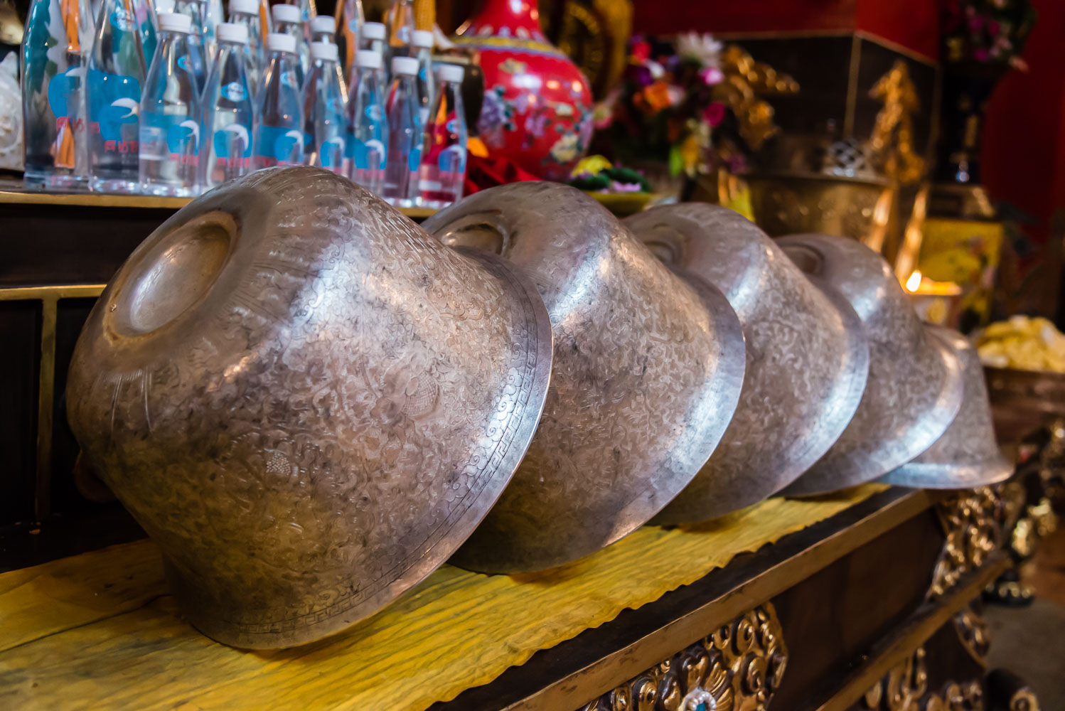 CN151552-Pots-ann-pans-at-the-Ganden-Thubchen-Choekhorling-Monastery-in-Litang_v1.jpg