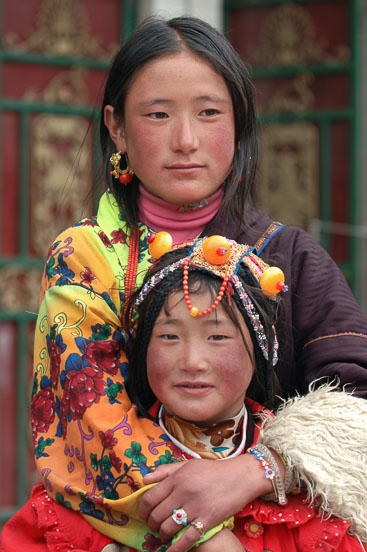 CN050226-Two-sisters.jpg