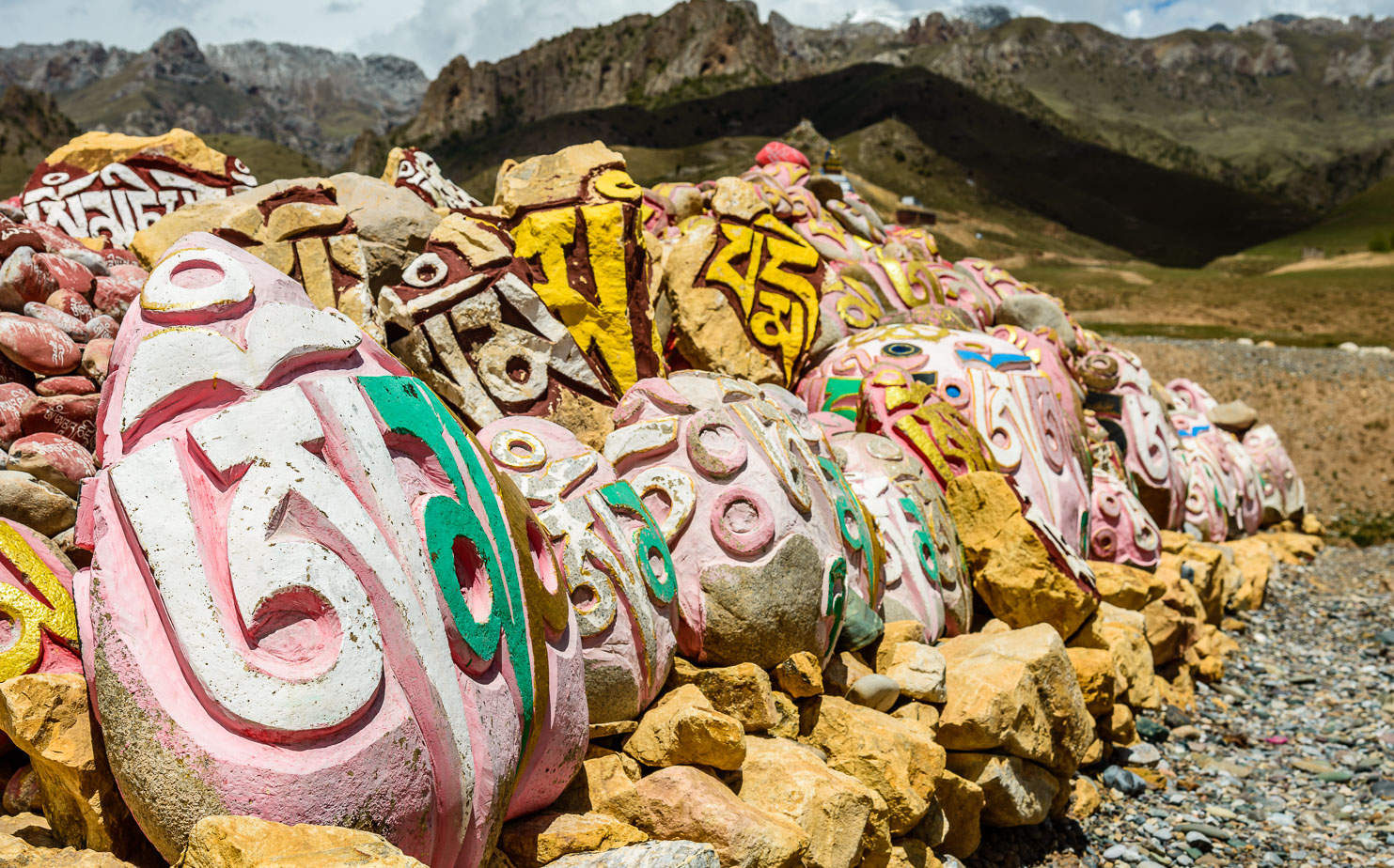 CN150783-Nangchen-mani-stones-at-Shorda-monastery.jpg