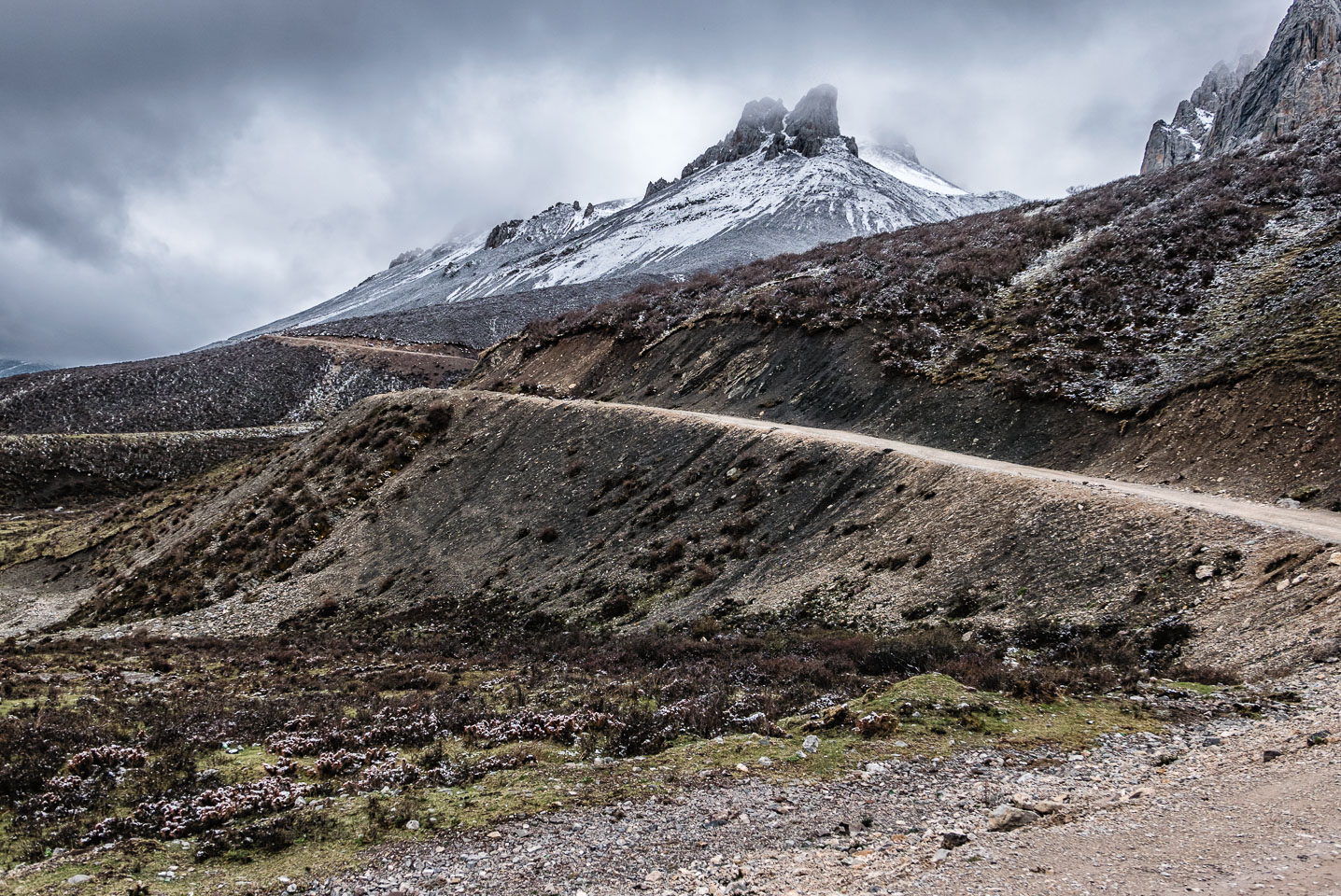 CN150863-Nangchen-county-roads.jpg