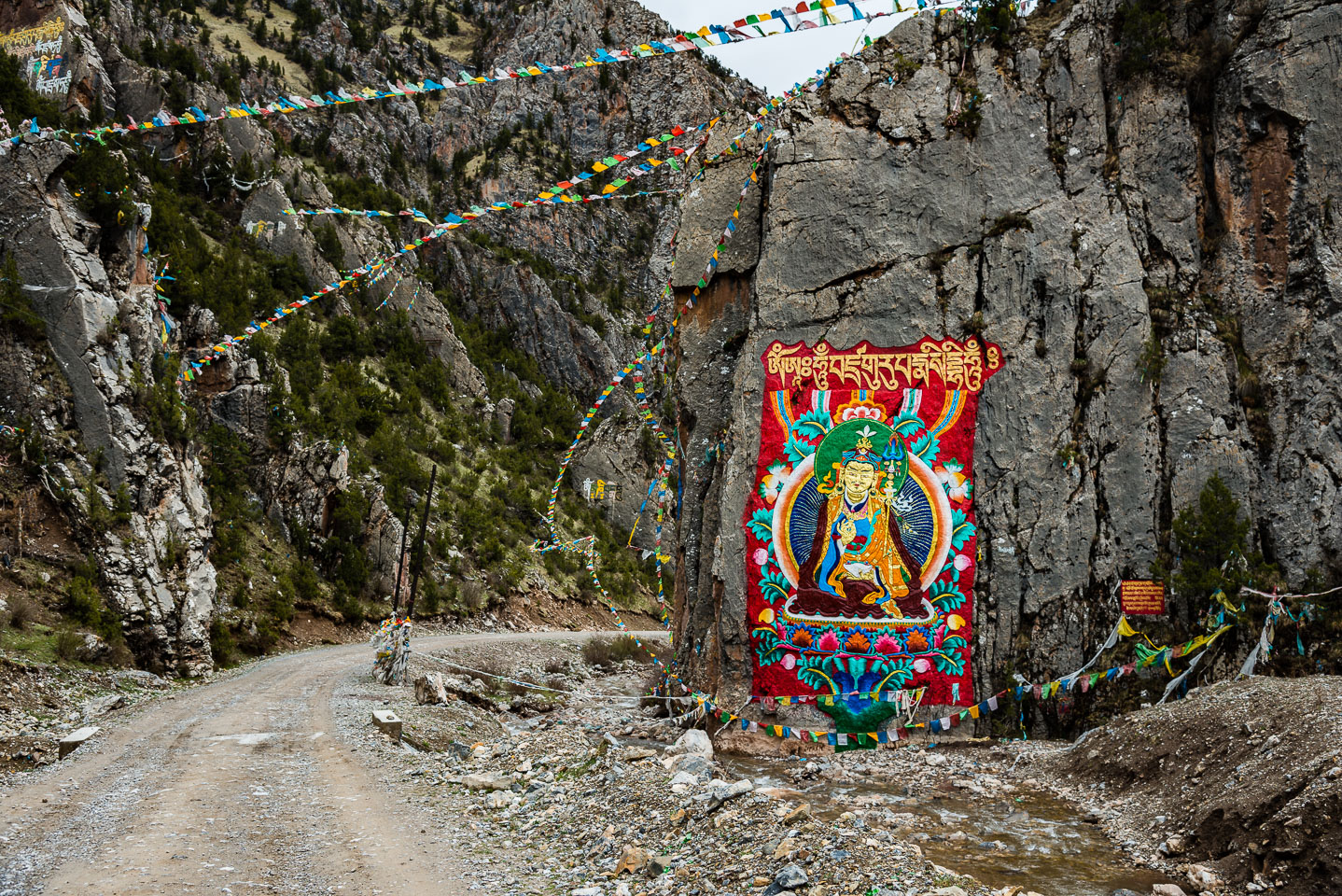 CN150870-Prayers-at-a-pass-in-Nangchen-county.jpg