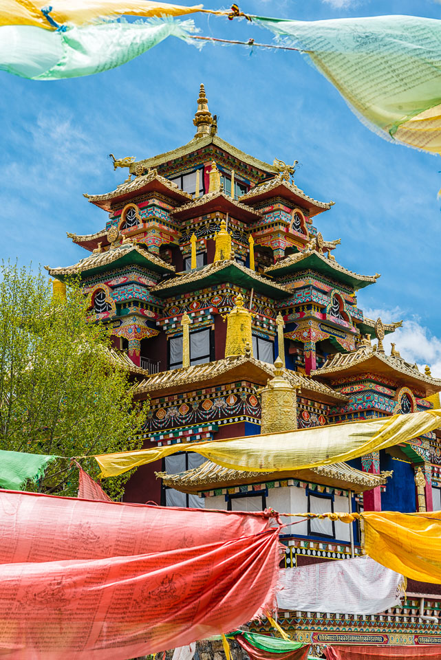 CN150920-Surmang-Namgyaltse-Monastery-in-Modrong.jpg