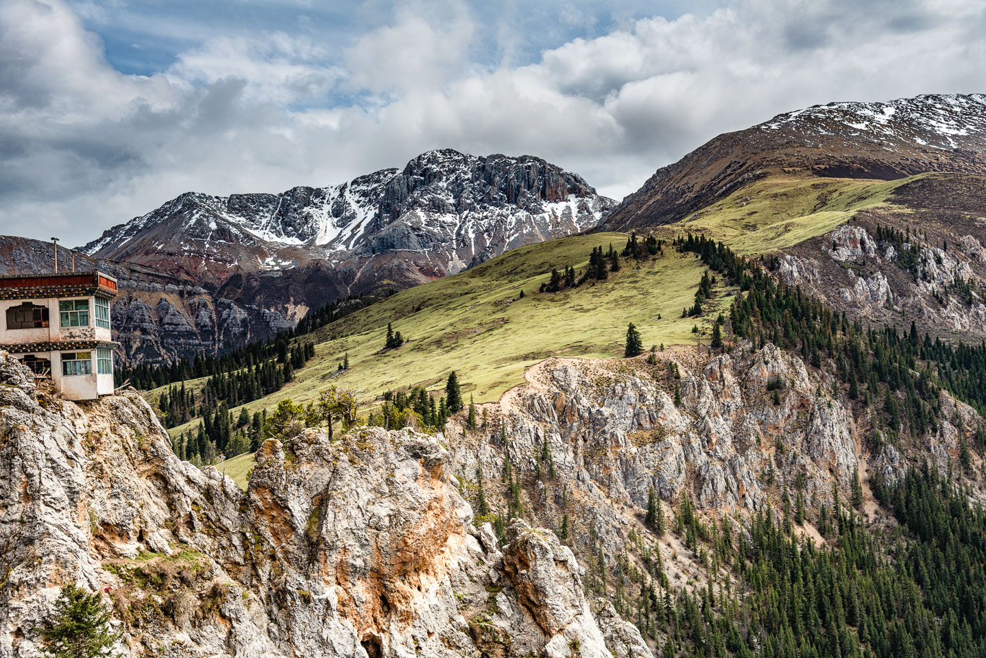 CN151057-View-over-the-valley-from-the-upper-Gar-monastery.jpg