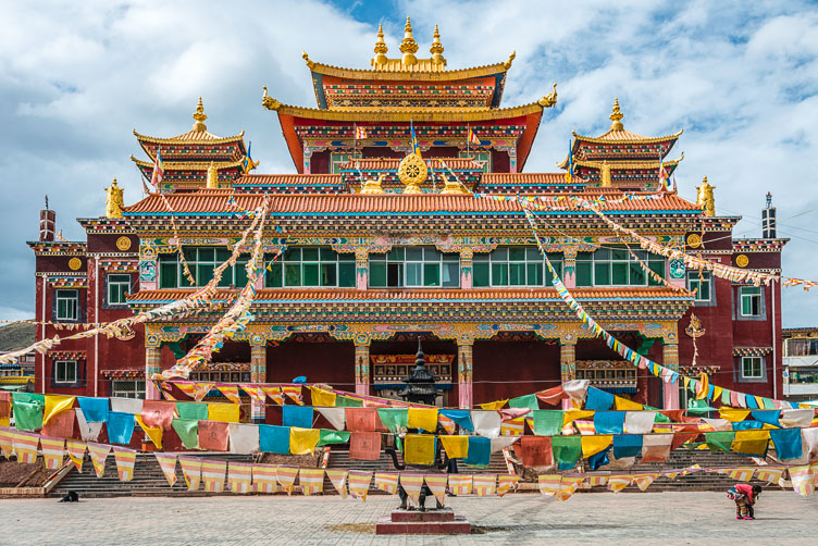 CN150701-Nangchen-The-big-monastery-in-Shorda.jpg