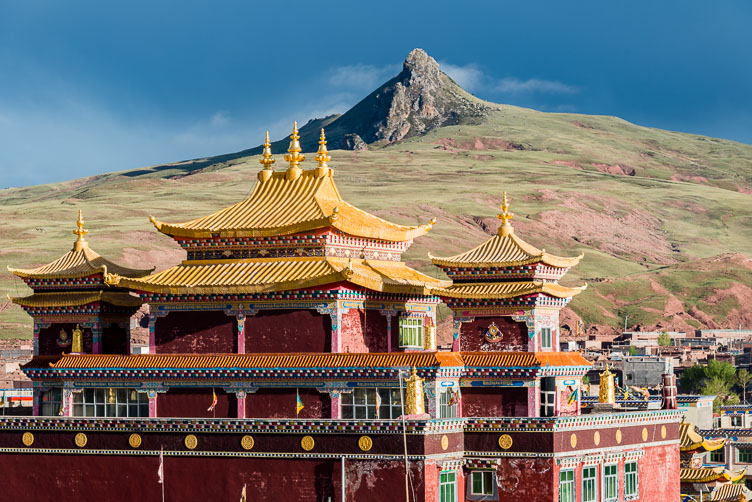 CN150722-Nangchen-Shorda-monastery-with-mountain-backdrop.jpg