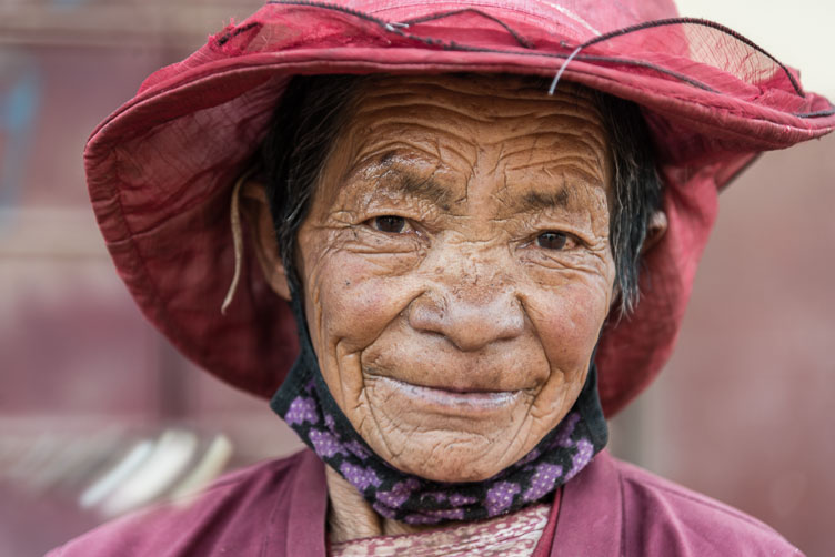 CN150740-Nancheng-Tibetan-woman.jpg