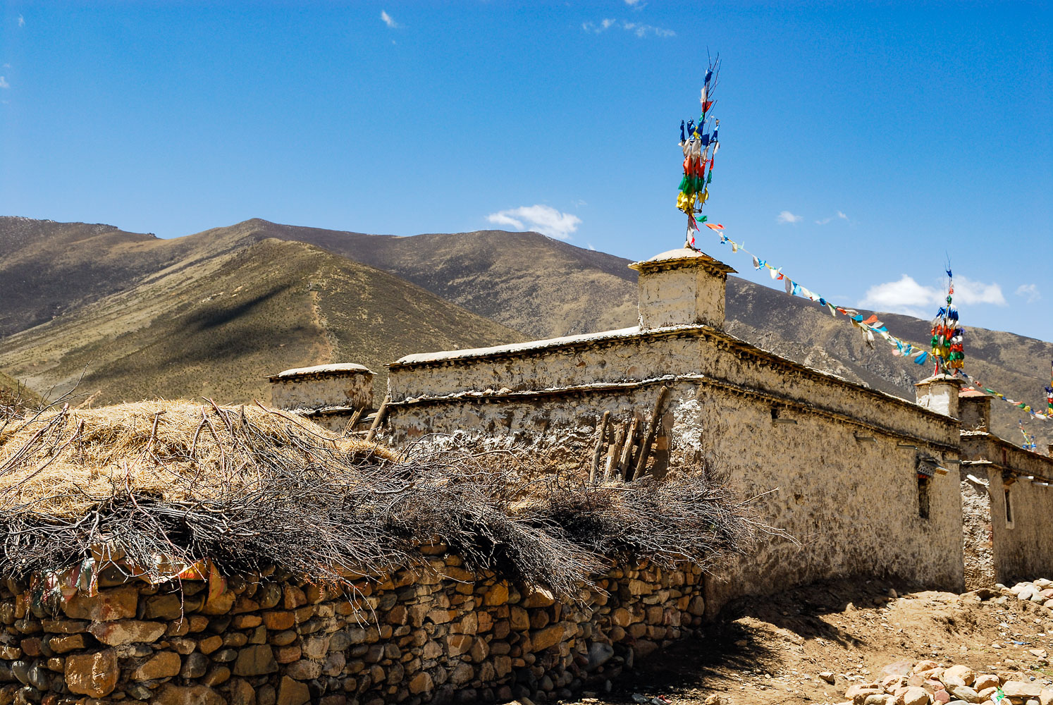 CN070737-Kongpo-Gyamda-to-Lhasa_v1.jpg