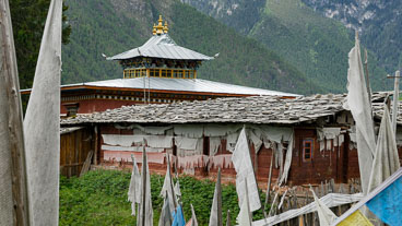 CN070626-Dodung-monastery-Pomi.jpg