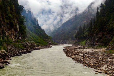 CN070643-River-crossing-Pomi-to-Lunang.jpg