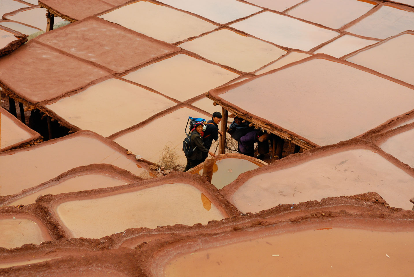 CN070509-Yanyin-The-Salt-wells_.jpg