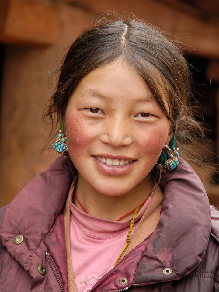 CN070544-Young-girl-near-the-Gartok-Monastery_.jpg