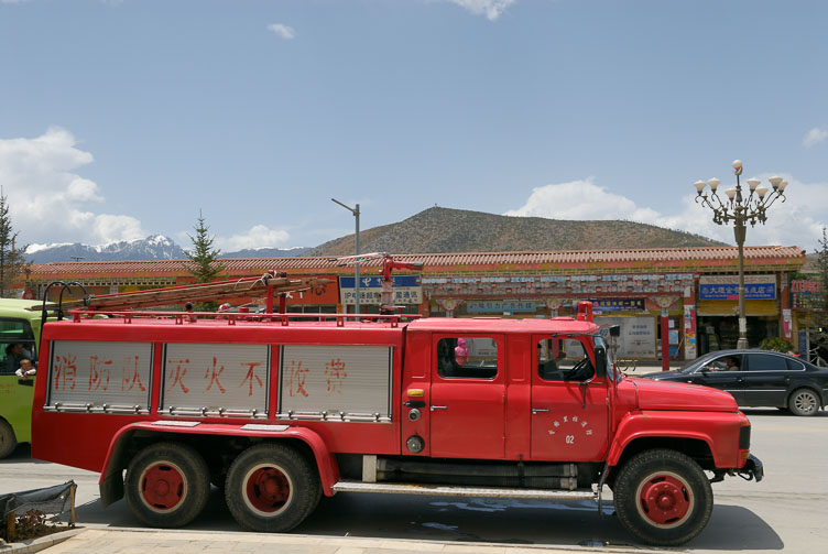 CN070218-Zhongdian-Fire-Truck.jpg