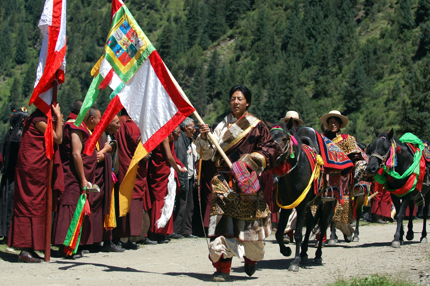 CN050471-Arrival-of-the-Lama's-Dege.jpg