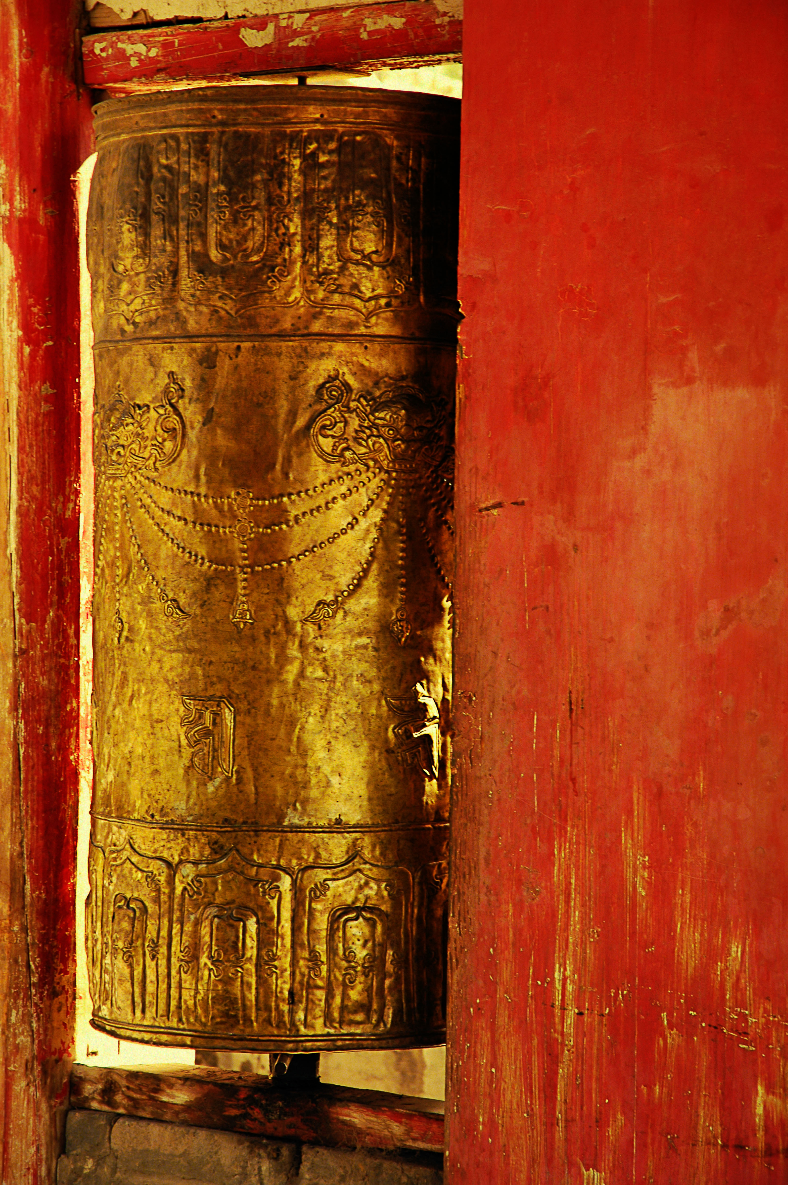 CN050668-Prayer-wheel-2---Kumbum-monastery.jpg