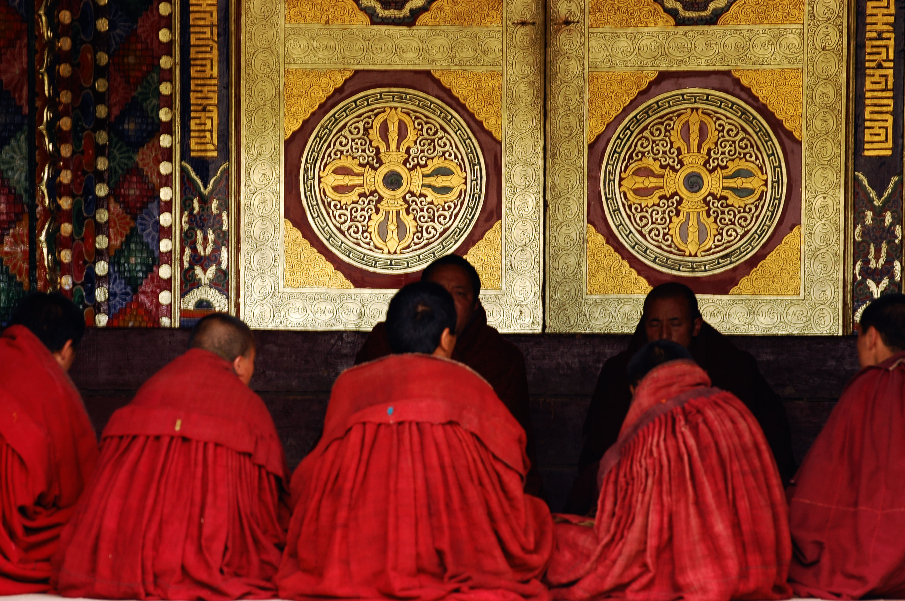 CN050874-Praying-monks-Langmusi.jpg