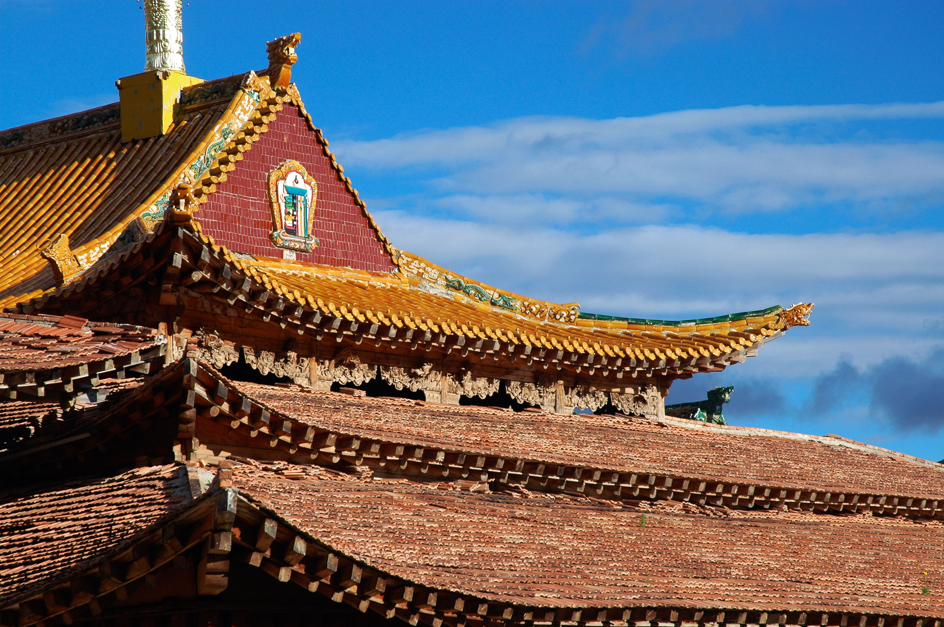 CN050906-Monastery-roofs-Langmusi.jpg