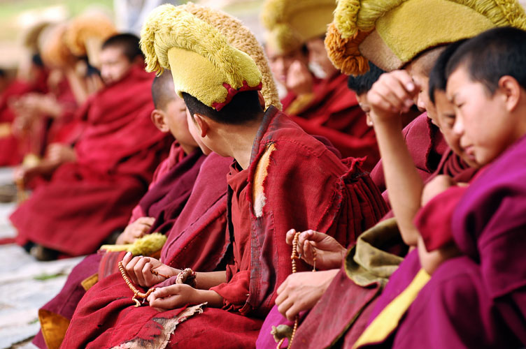 Yellow hat monks in Langmusi CN050830-Yellow-hat-monks-in-Langmusi.jpg