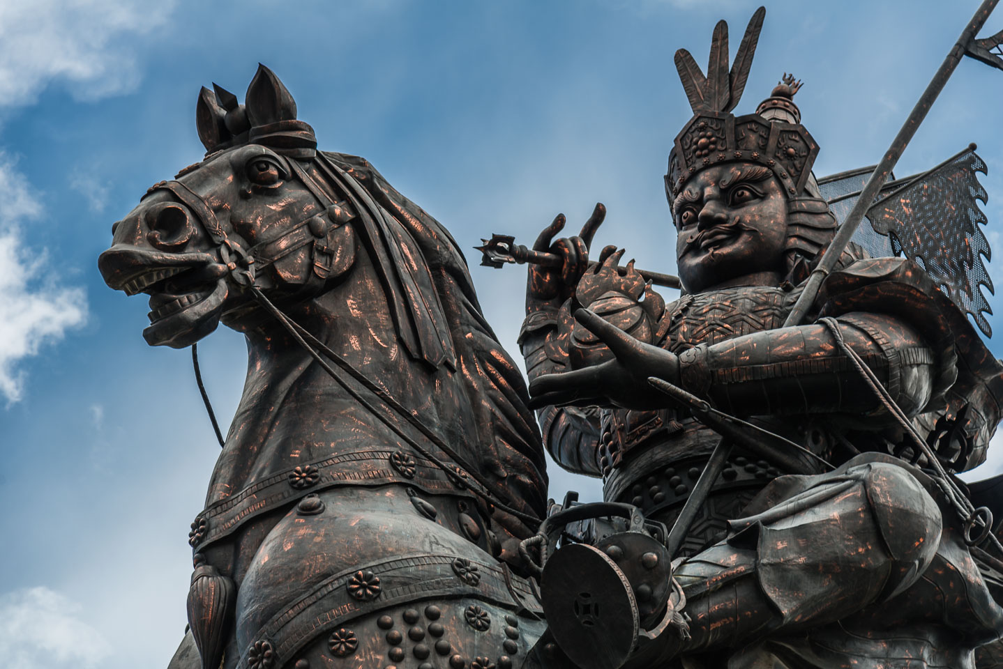 CN150292-King-Gesar-statue-in-Yushu.jpg