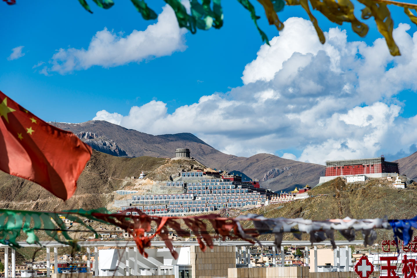 CN150297-View-over-Yushu.jpg