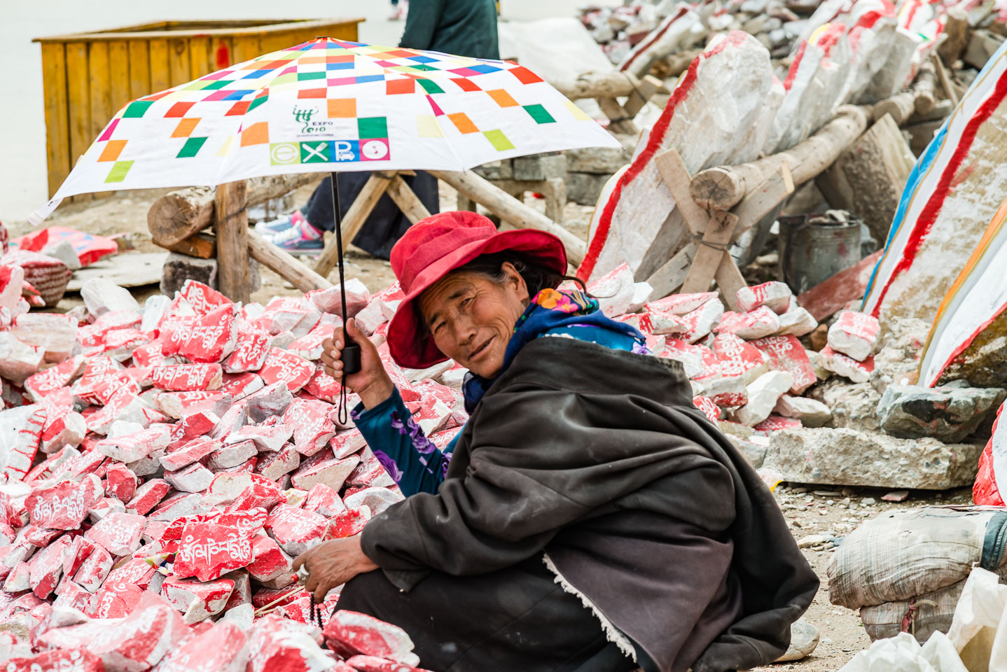 CN151249-Mani-stones-saleswoman-Gyanak-Mani-Temple.jpg