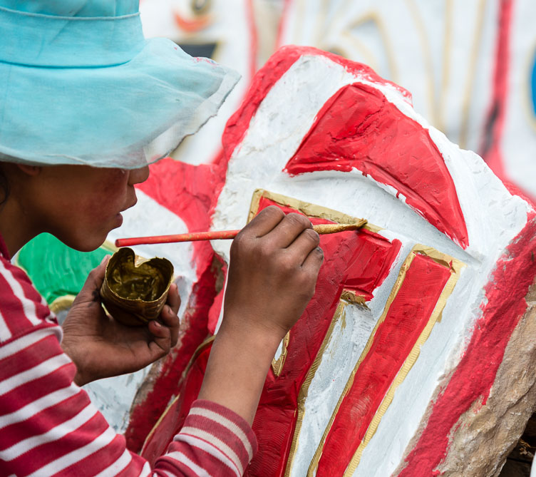 CN151298-Yushu-Painting-Mani-stones-at-the-Gyanak-Mani-Temple.jpg