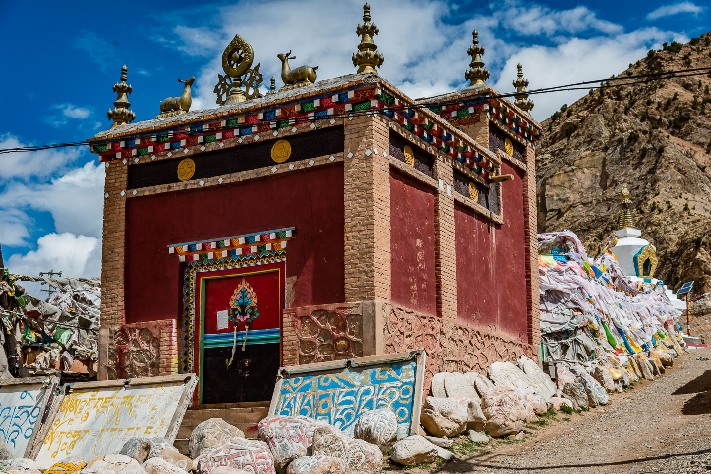 CN150452-Zadoi-small-monastery-in-Qapugtang.jpg