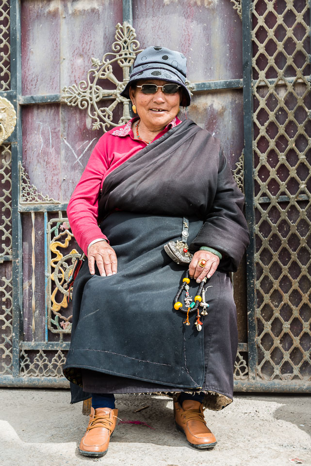 CN150634-Zadoi-Tibetan-woman-at-Qapugtang.jpg