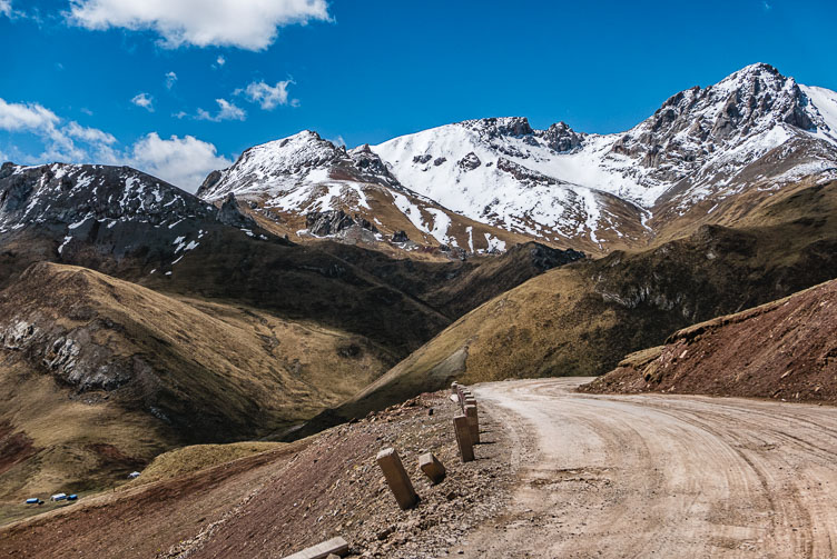 CN150318-The-road-to-Zadoi.jpg