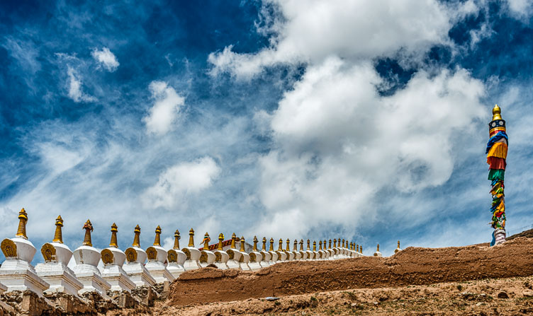CN150336-Zadoi-Qapugtang-Stupas.jpg