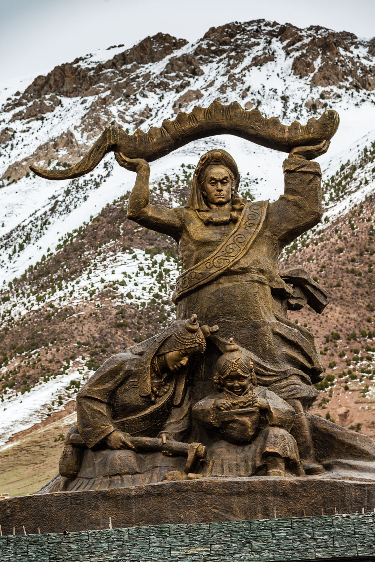 Zadoi-Qapugtang-caterpillar fungus monument CN150605-Zadoi-Qapugtang-caterpillar-fungus-monument.jpg