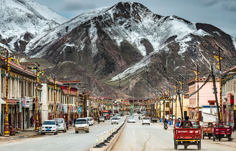The main street of Qapugtang-Zadoi CN150647-The-main-street-of-Qapugtang-Zadoi_.jpg