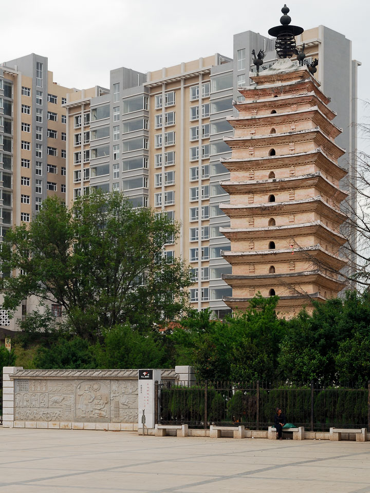 CN070037-Y-Kunming-West-Pagoda.jpg