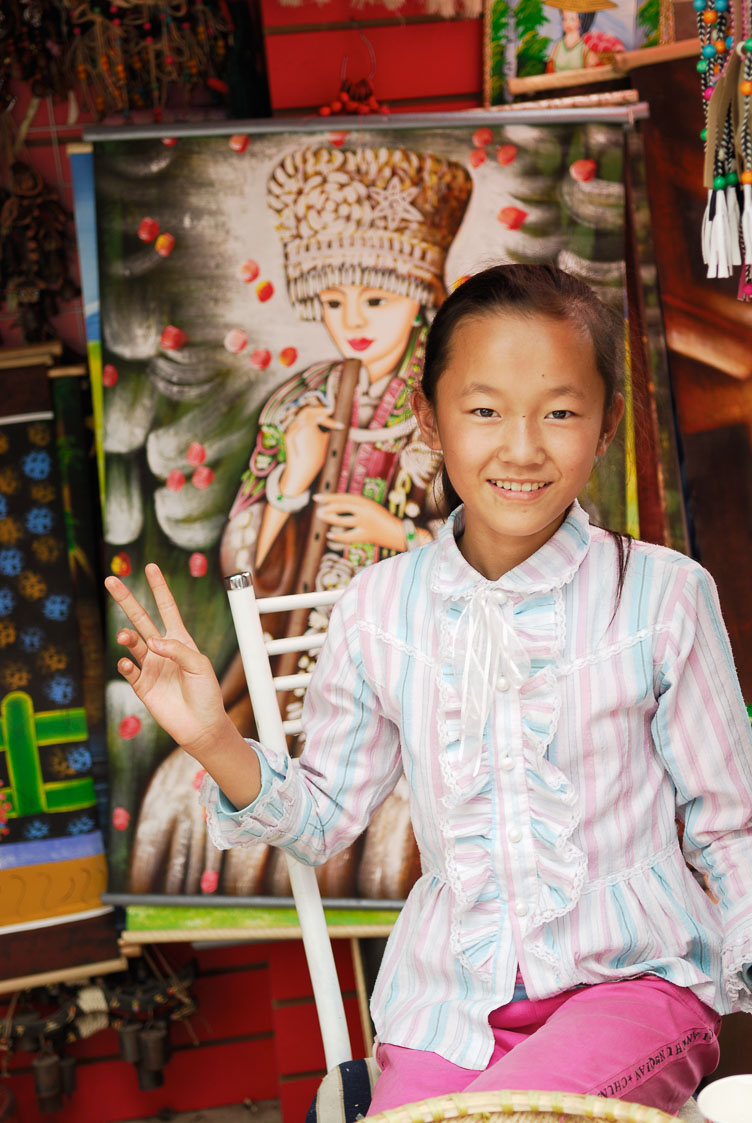 CN070033-Y-Souvenir-salesgirl.jpg