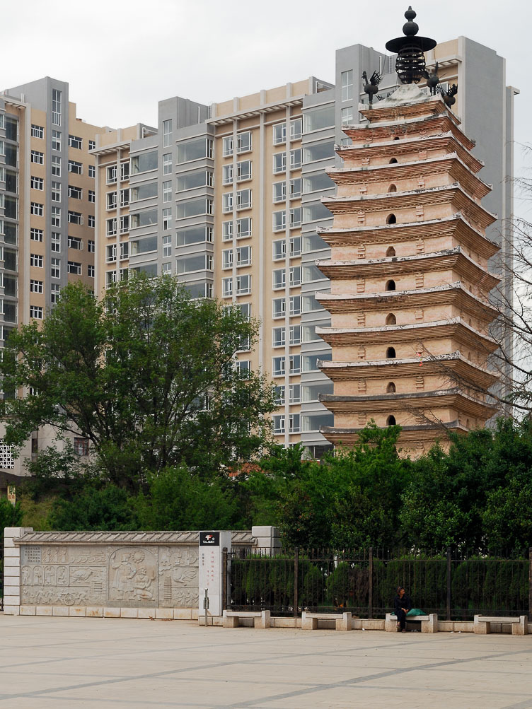 CN070037-Y-Kunming-West-Pagoda.jpg