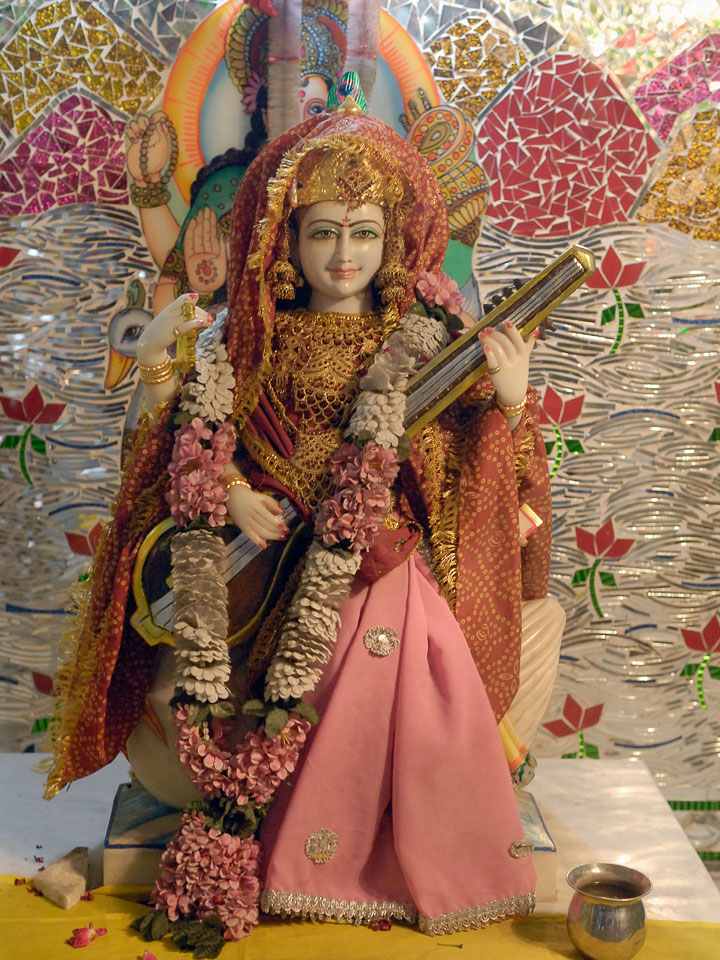 IN071143-Mata-Temple-statue.jpg