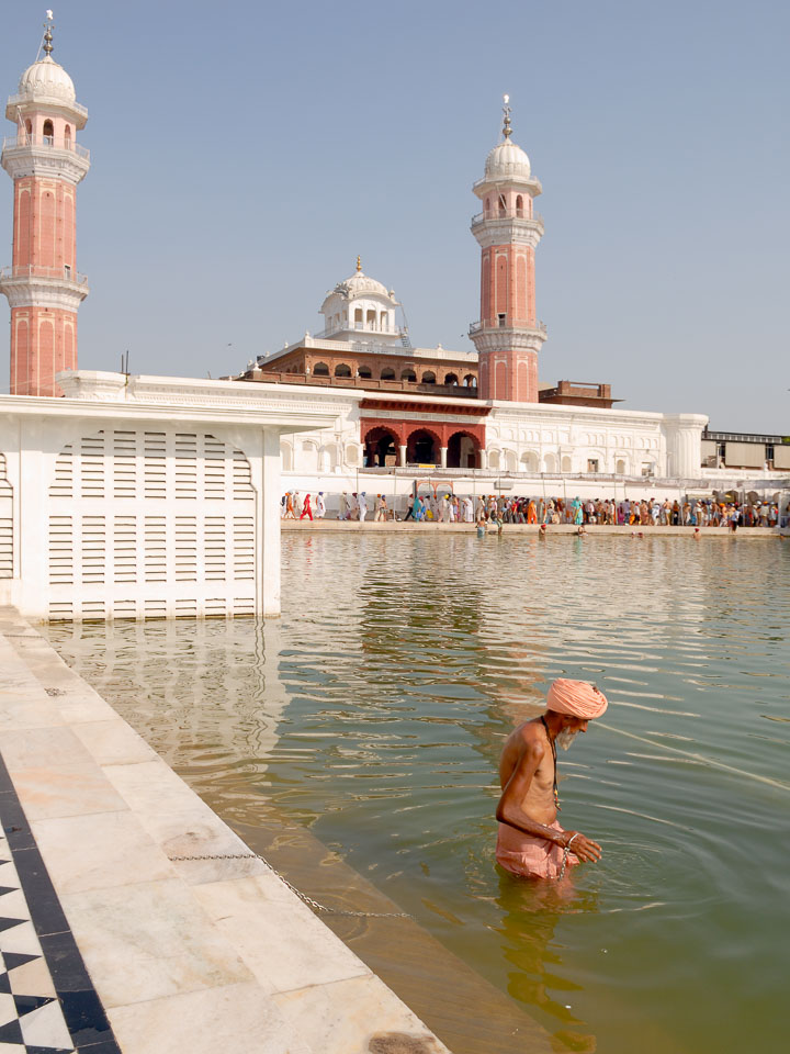 IN071215-Golden-Temple-Har-Manda-Saheb.jpg