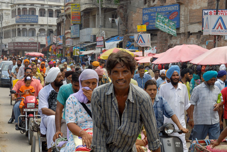 IN071177-The-streets-of-Amritsar.jpg