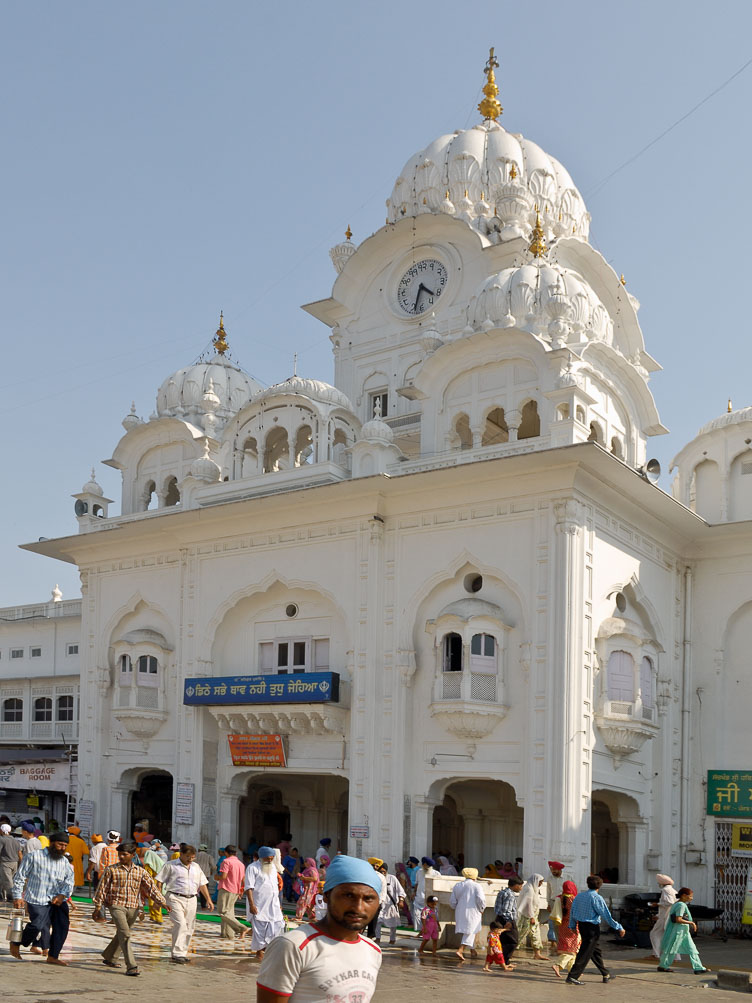 IN071209-The-Golden-temple-Harmandir-Sahib.jpg