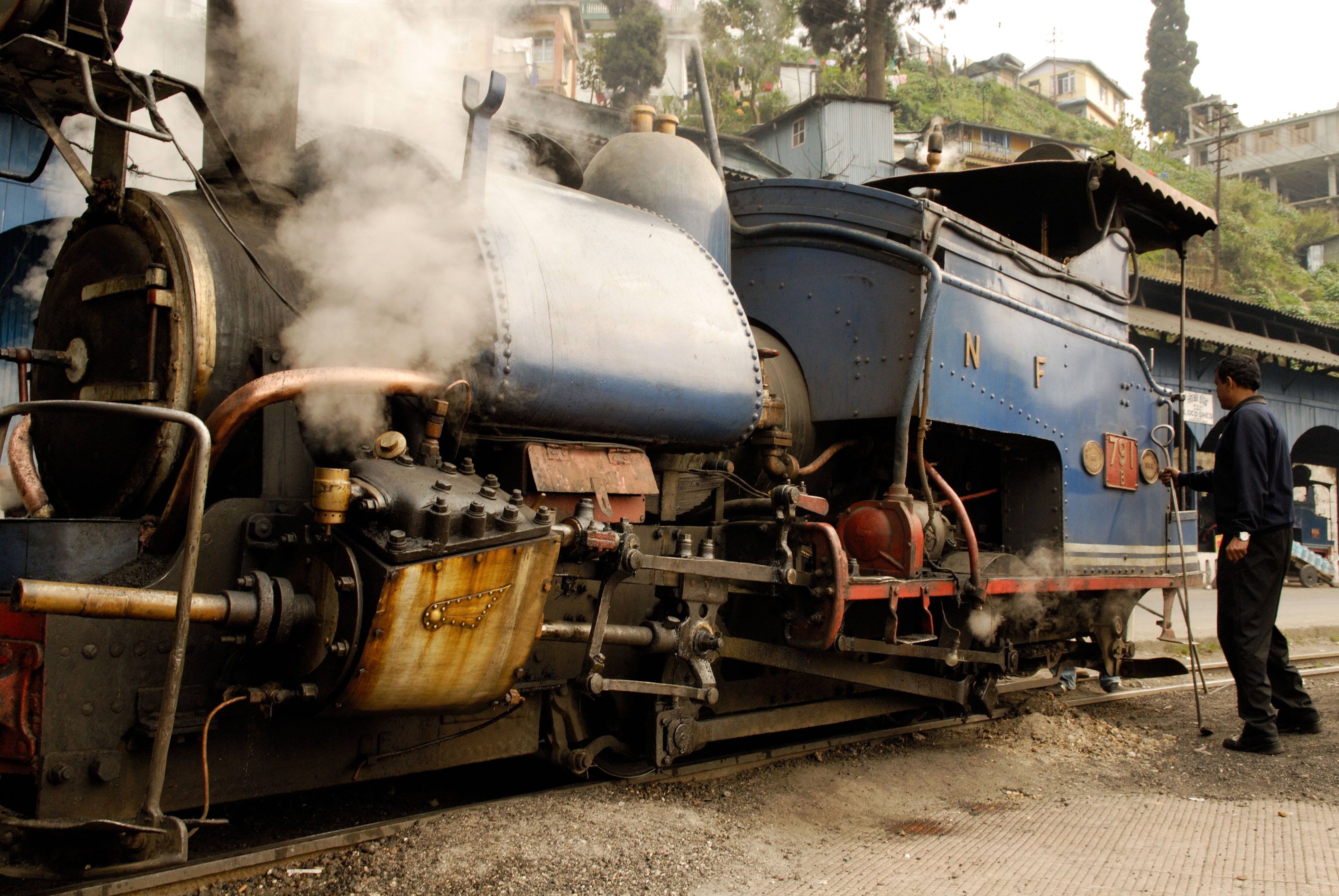 SB06212-Loc-of-the-Darjeeling-Toy-train.jpg