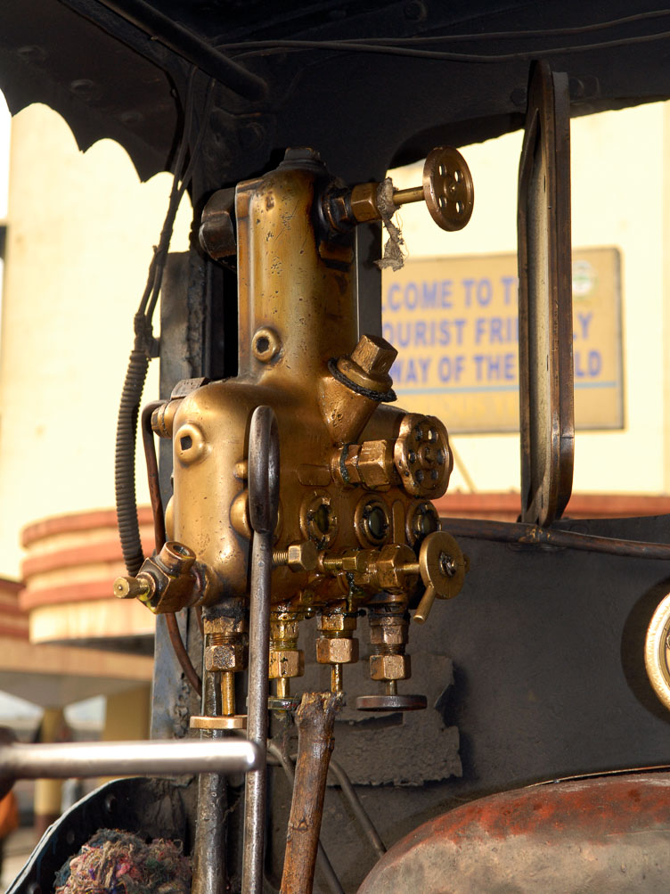 Darjeeling Toy train- instrument detail SB06222-Darjeeling-Toy-train--instrument-detail.jpg