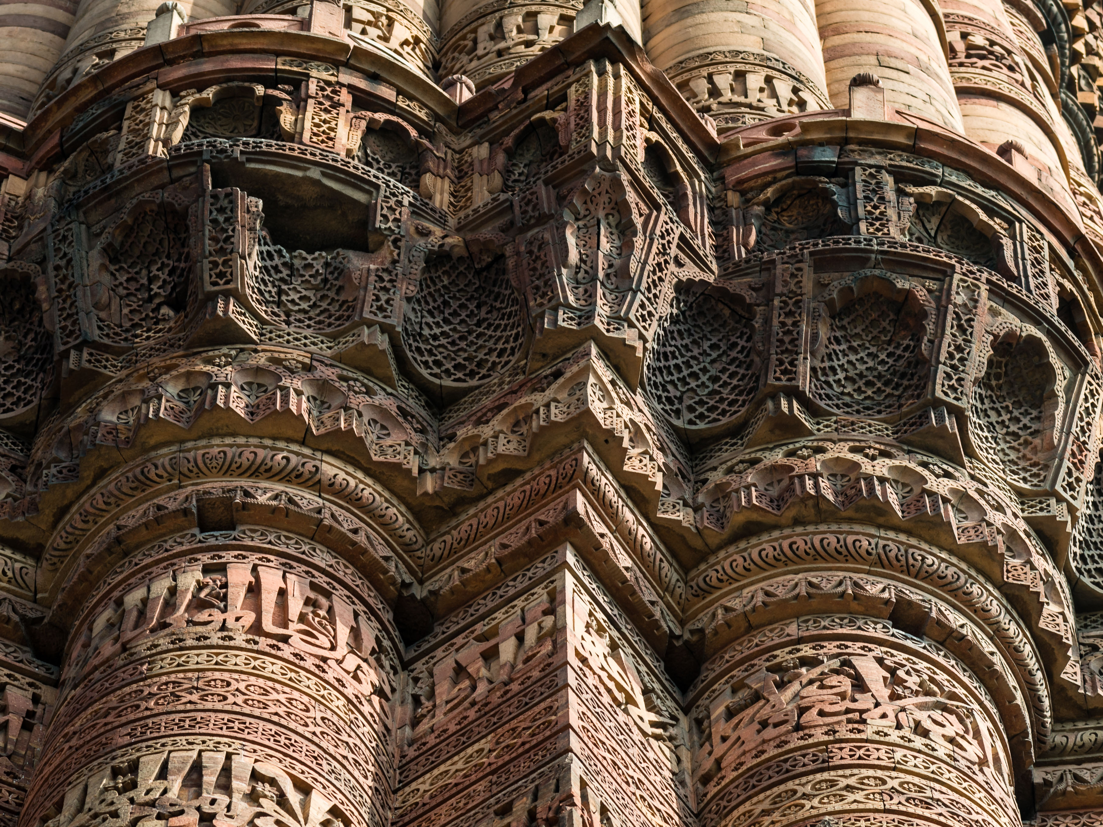 IN140184-Details-and-engraving-at-Qutb-Minar.jpg