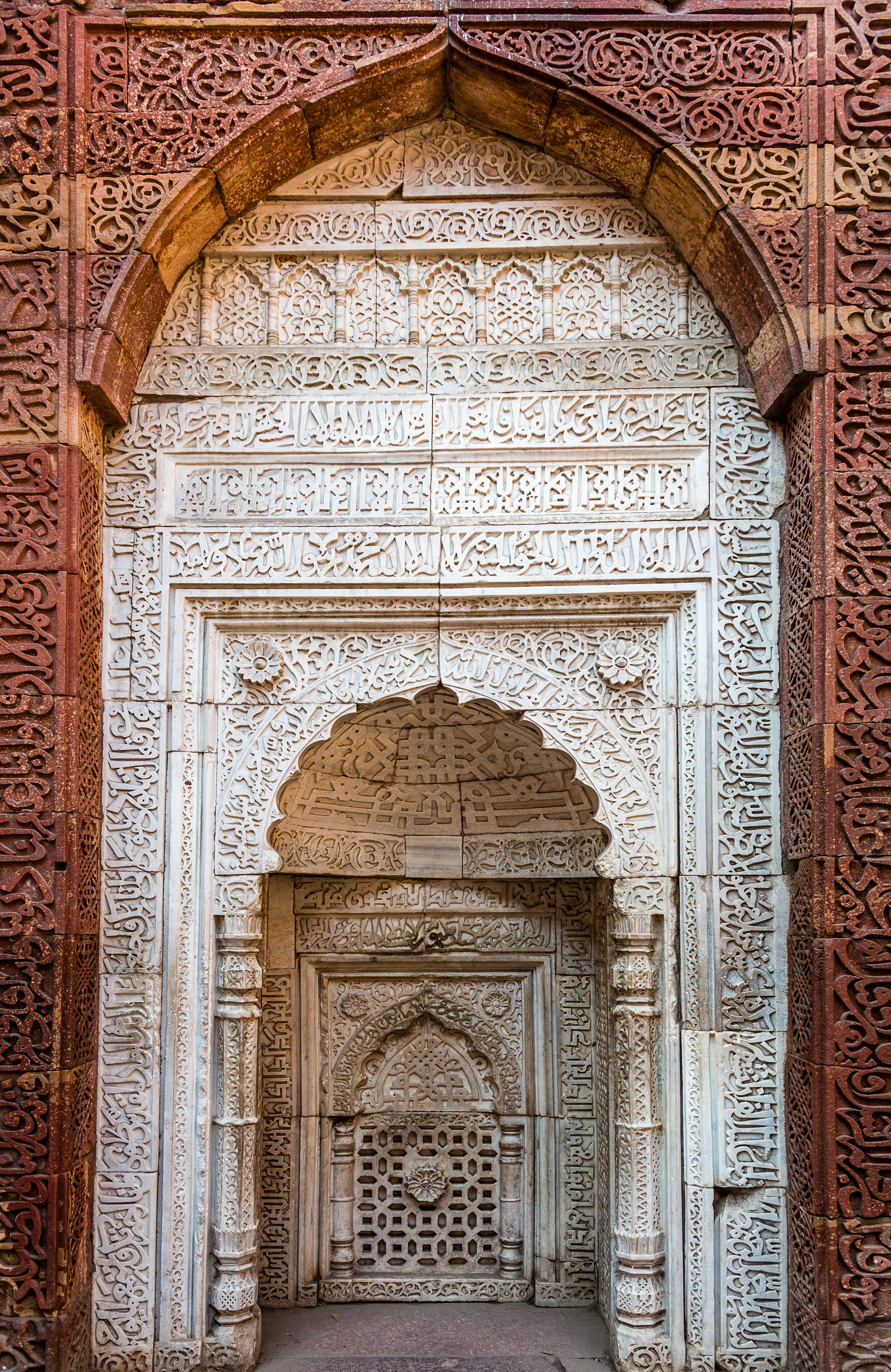 IN140193-Edit-Qtub-Minar-complex.jpg