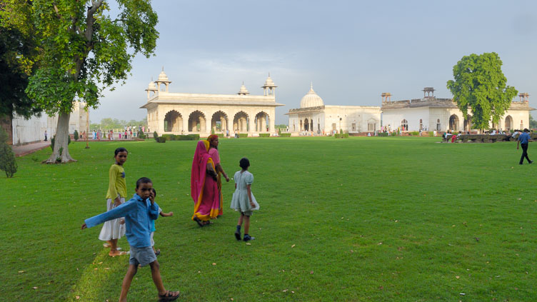 IN067053-Inside-the-Red-fort.jpg