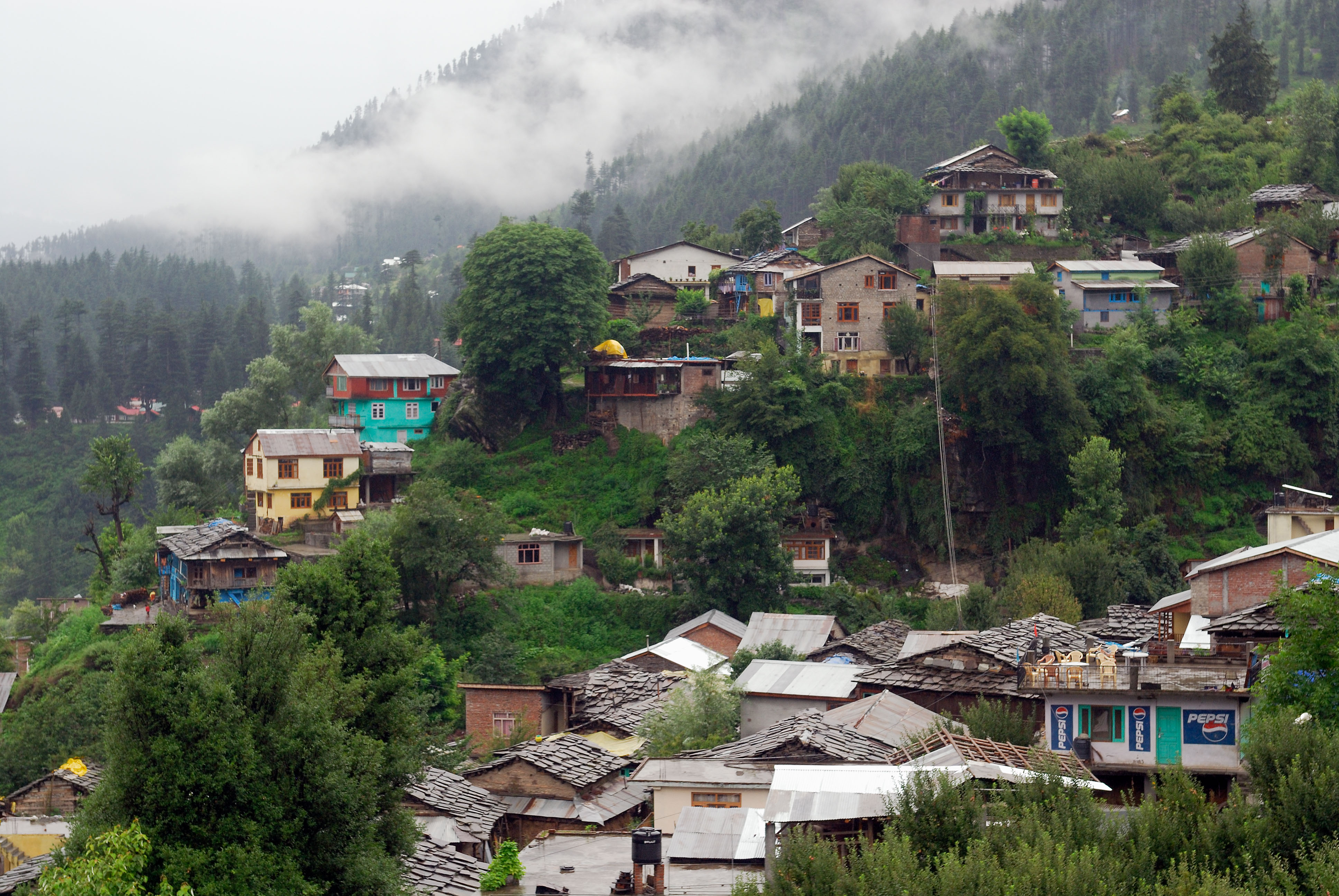 IN070867-View-over-Manali.jpg