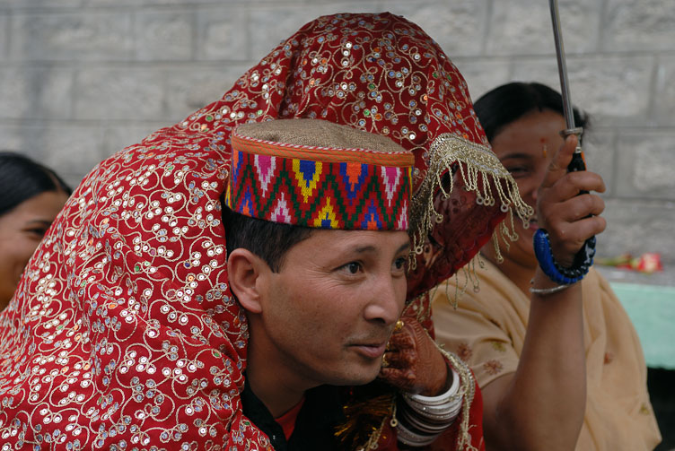IN070888-Carrying-the-bride-at-a-wedding-near-Manali.jpg