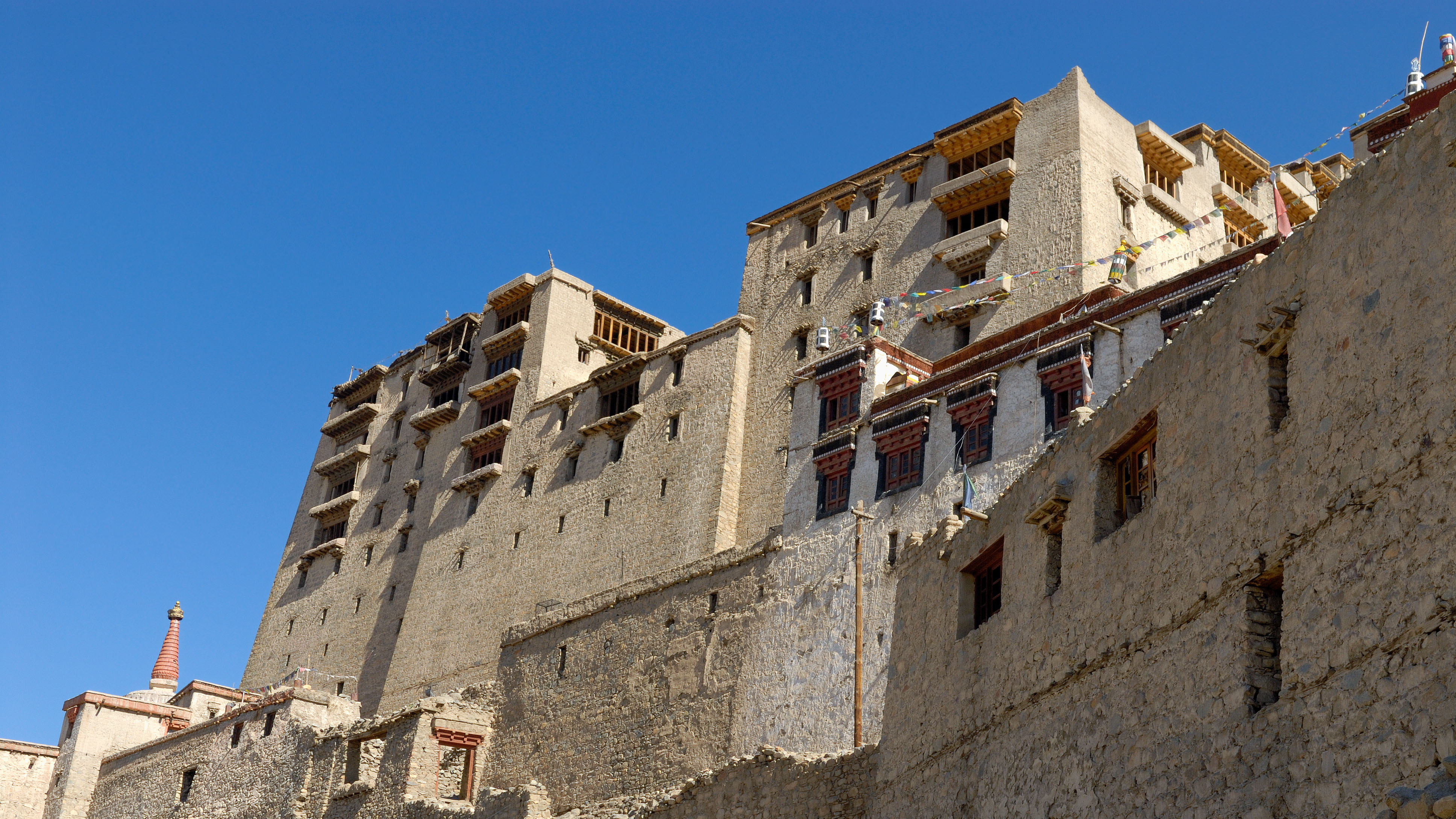 IN070041-Leh-Palace.jpg